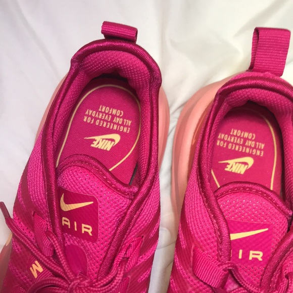 Women’s Nikes - Picture 8 of 8